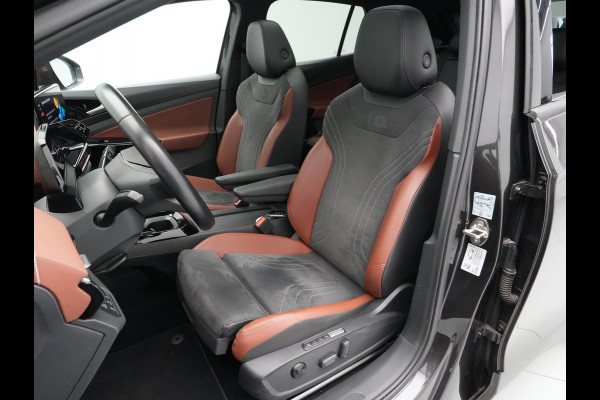 Volkswagen ID.4 First Max 77 kWh Panorama Trekhaak 360 Camera HuD Massage  298