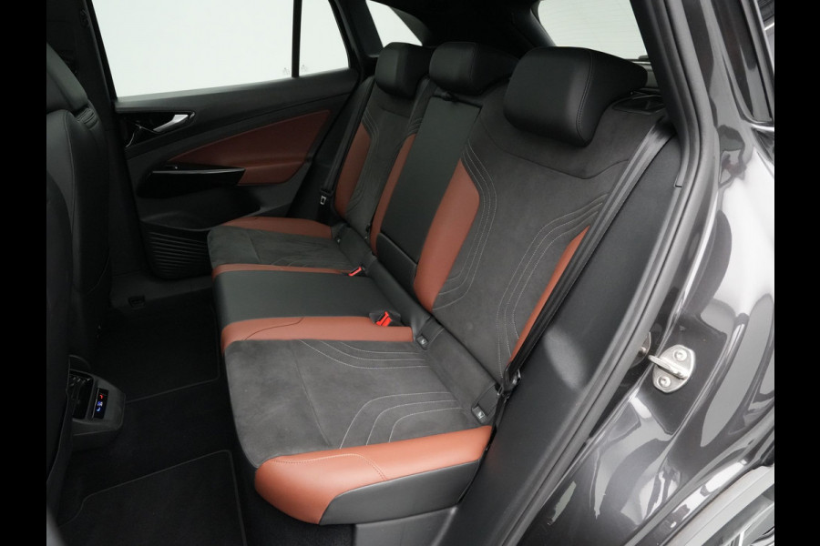 Volkswagen ID.4 First Max 77 kWh Panorama Trekhaak 360 Camera HuD Massage  298