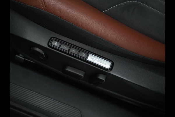 Volkswagen ID.4 First Max 77 kWh Panorama Trekhaak 360 Camera HuD Massage  298