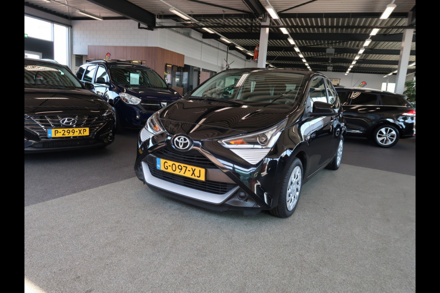 Toyota Aygo 1.0 VVT-i X-Play 5-drs. CAMERA/CARPLAY/AIRCO/LIMITER