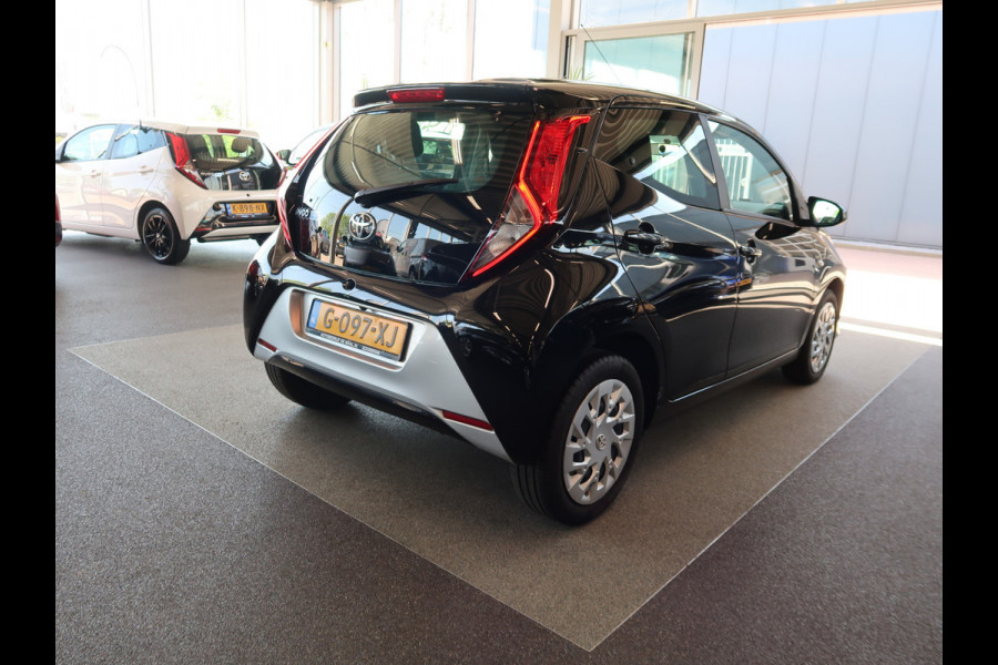 Toyota Aygo 1.0 VVT-i X-Play 5-drs. CAMERA/CARPLAY/AIRCO/LIMITER