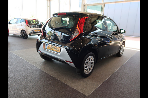 Toyota Aygo 1.0 VVT-i X-Play 5-drs. CAMERA/CARPLAY/AIRCO/LIMITER