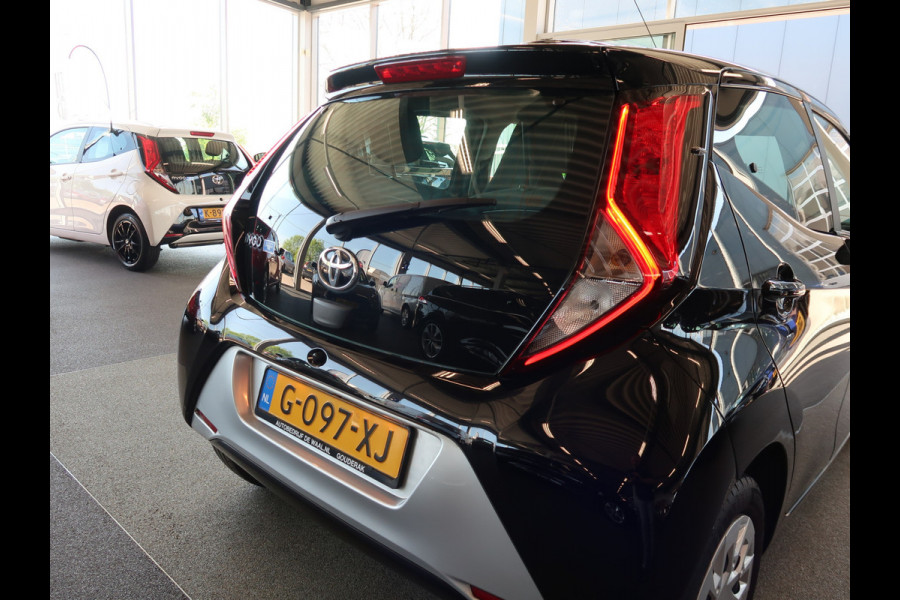 Toyota Aygo 1.0 VVT-i X-Play 5-drs. CAMERA/CARPLAY/AIRCO/LIMITER