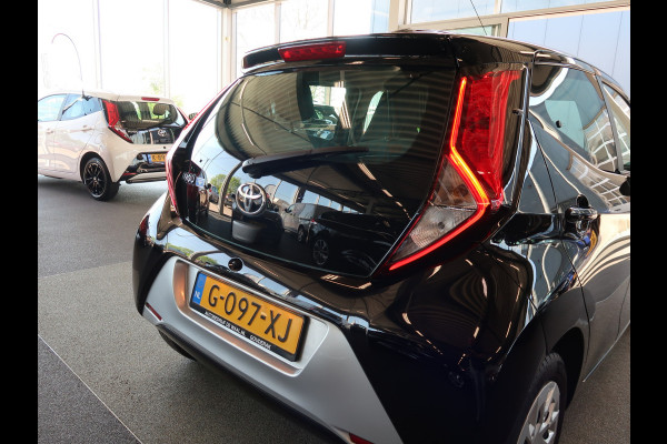 Toyota Aygo 1.0 VVT-i X-Play 5-drs. CAMERA/CARPLAY/AIRCO/LIMITER