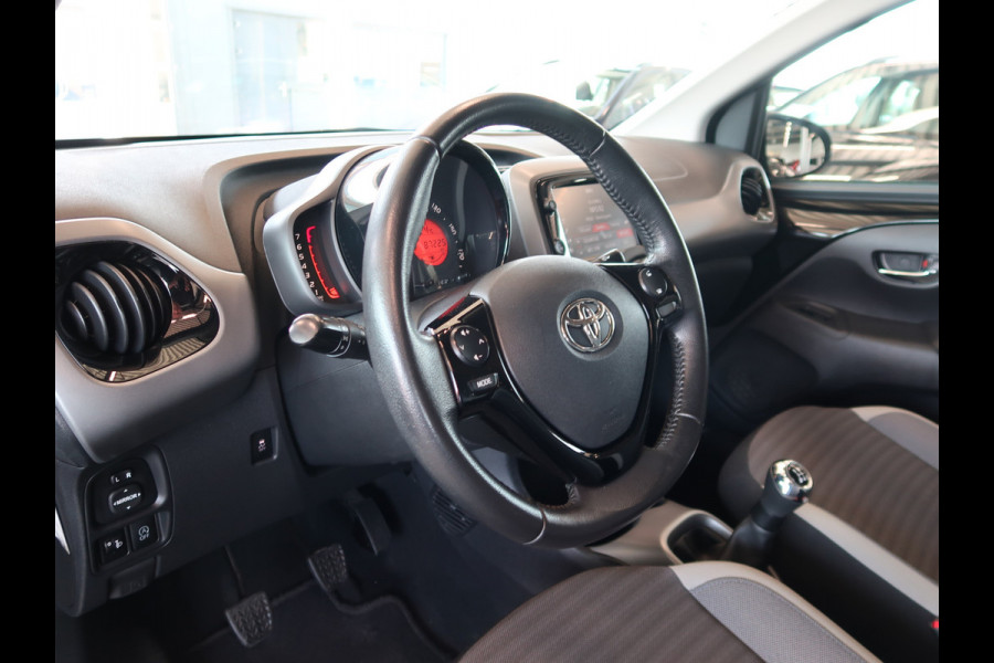 Toyota Aygo 1.0 VVT-i X-Play 5-drs. CAMERA/CARPLAY/AIRCO/LIMITER