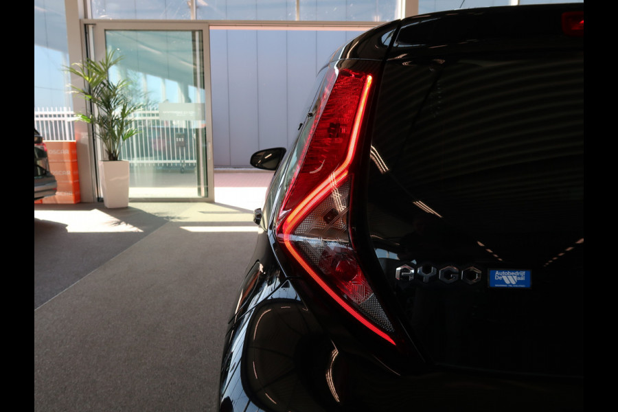 Toyota Aygo 1.0 VVT-i X-Play 5-drs. CAMERA/CARPLAY/AIRCO/LIMITER