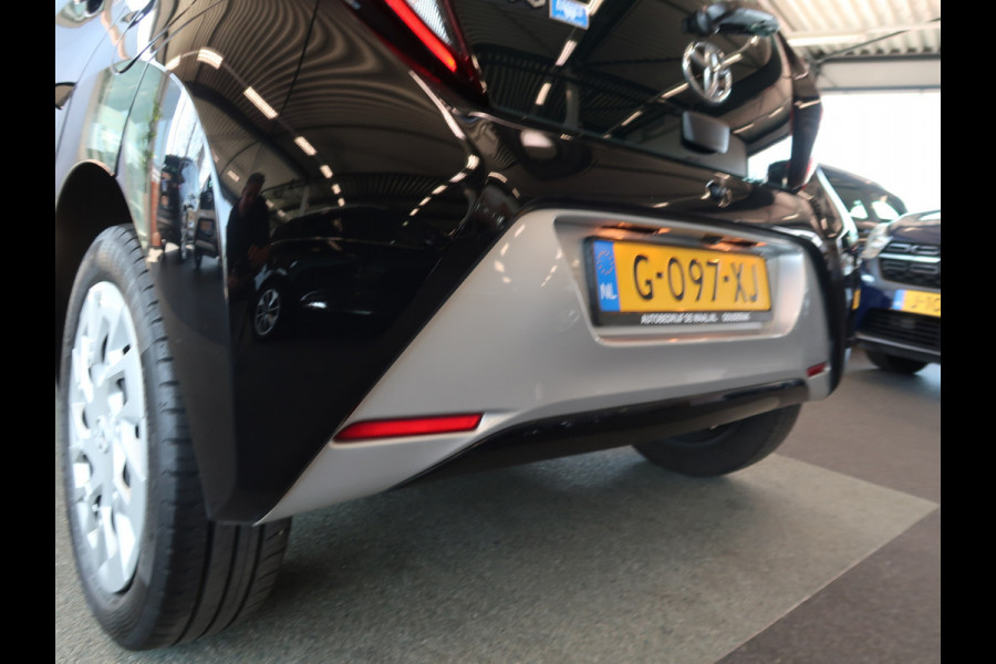 Toyota Aygo 1.0 VVT-i X-Play 5-drs. CAMERA/CARPLAY/AIRCO/LIMITER