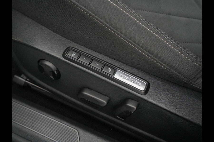 Volkswagen Golf 1.0 TSI 110pk Life Business Navigatie Memory Stoelverwarming Acc 99
