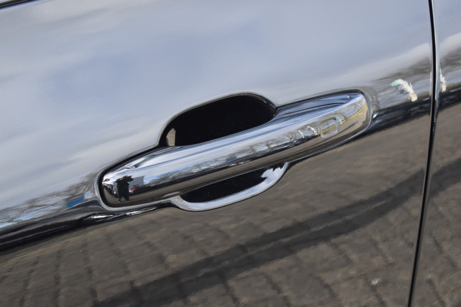 Volvo XC60 B4 Automaat Plus Dark | Keyless | Harman Kardon | Elec Stoelen | Stoel Stuurwielverwarming | 360 Camera