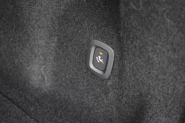 Volvo XC60 B4 Automaat Plus Dark | Keyless | Harman Kardon | Elec Stoelen | Stoel Stuurwielverwarming | 360 Camera