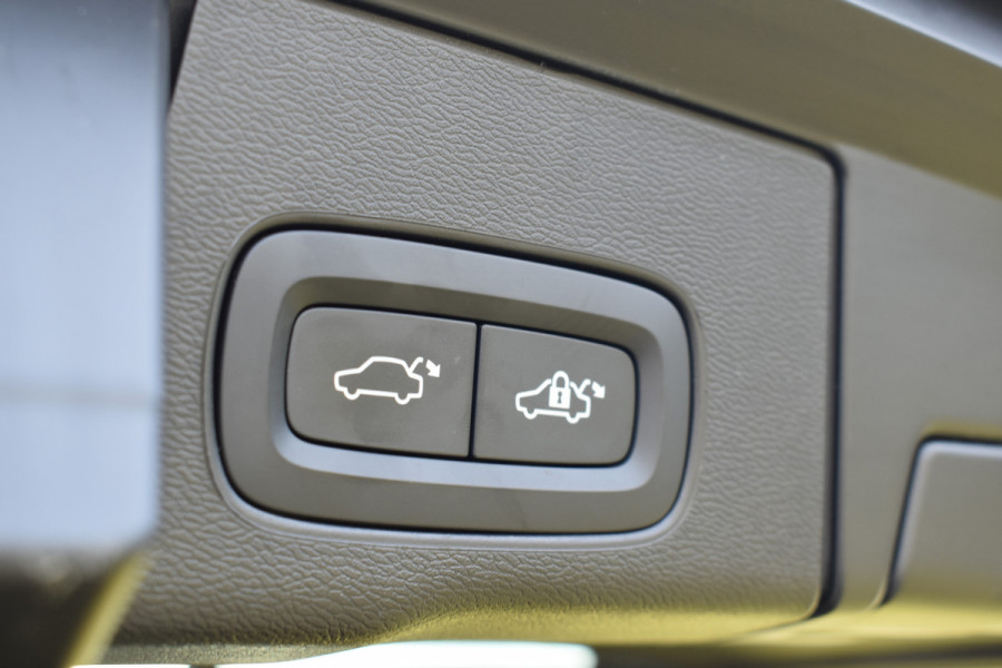 Volvo XC60 B4 Automaat Plus Dark | Keyless | Harman Kardon | Elec Stoelen | Stoel Stuurwielverwarming | 360 Camera