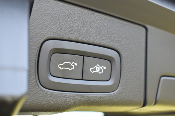 Volvo XC60 B4 Automaat Plus Dark | Keyless | Harman Kardon | Elec Stoelen | Stoel Stuurwielverwarming | 360 Camera