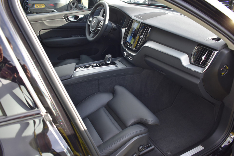 Volvo XC60 B4 Automaat Plus Dark | Keyless | Harman Kardon | Elec Stoelen | Stoel Stuurwielverwarming | 360 Camera