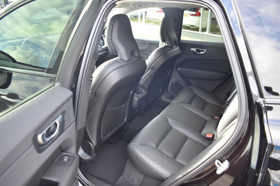 Volvo XC60 B4 Automaat Plus Dark | Keyless | Harman Kardon | Elec Stoelen | Stoel Stuurwielverwarming | 360 Camera