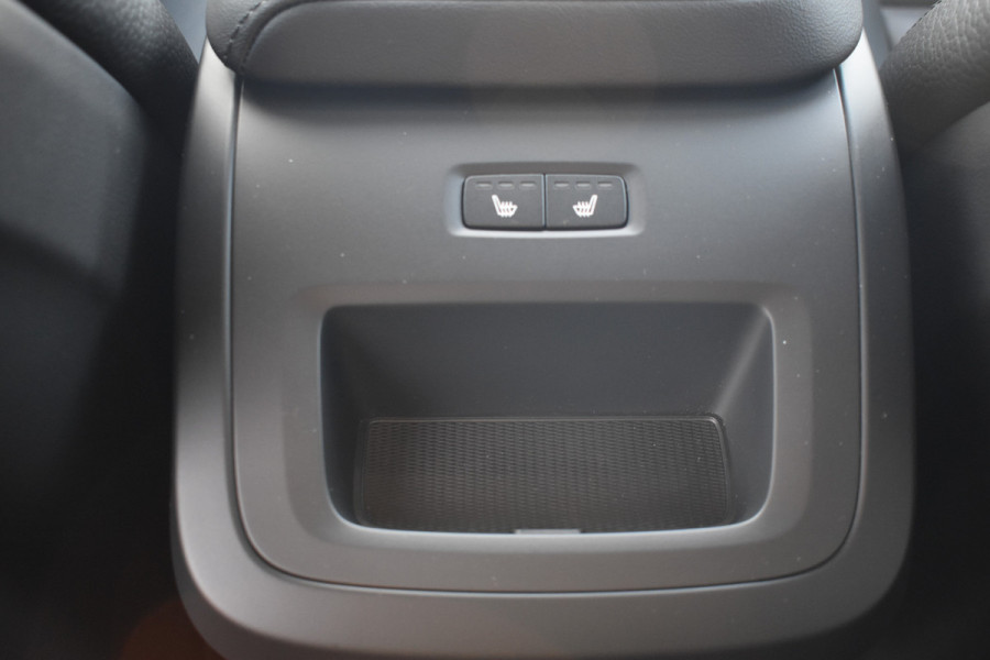 Volvo XC60 B4 Automaat Plus Dark | Keyless | Harman Kardon | Elec Stoelen | Stoel Stuurwielverwarming | 360 Camera