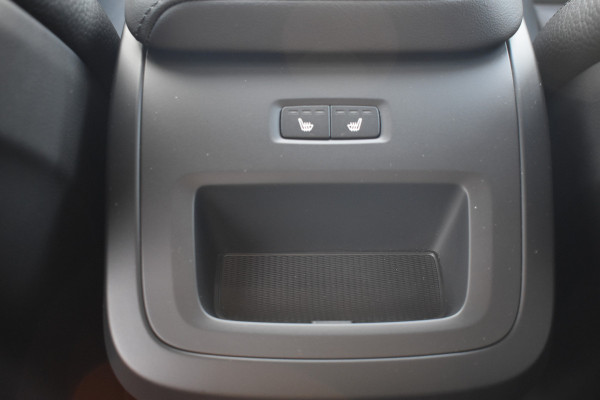 Volvo XC60 B4 Automaat Plus Dark | Keyless | Harman Kardon | Elec Stoelen | Stoel Stuurwielverwarming | 360 Camera