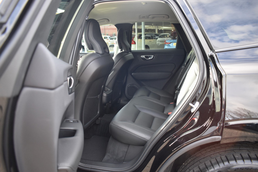 Volvo XC60 B4 Automaat Plus Dark | Keyless | Harman Kardon | Elec Stoelen | Stoel Stuurwielverwarming | 360 Camera