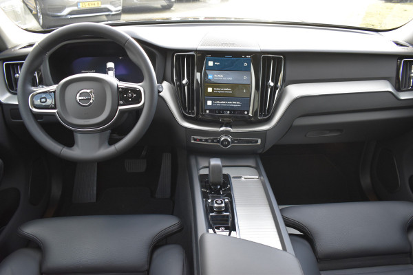 Volvo XC60 B4 Automaat Plus Dark | Keyless | Harman Kardon | Elec Stoelen | Stoel Stuurwielverwarming | 360 Camera