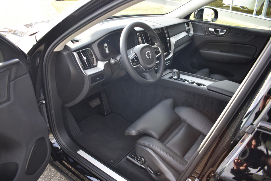 Volvo XC60 B4 Automaat Plus Dark | Keyless | Harman Kardon | Elec Stoelen | Stoel Stuurwielverwarming | 360 Camera