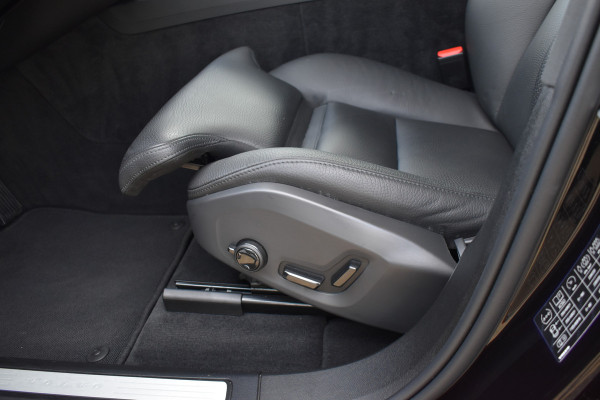 Volvo XC60 B4 Automaat Plus Dark | Keyless | Harman Kardon | Elec Stoelen | Stoel Stuurwielverwarming | 360 Camera