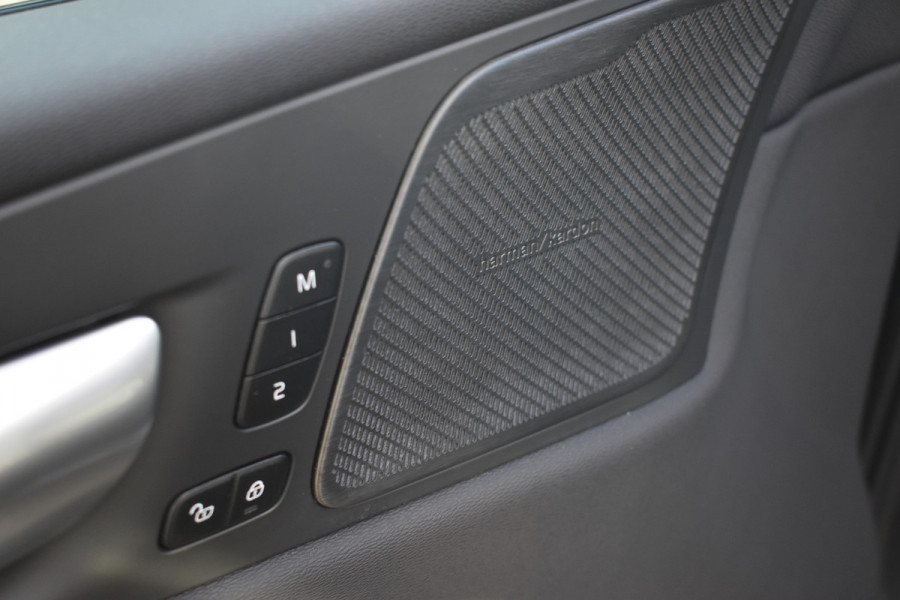 Volvo XC60 B4 Automaat Plus Dark | Keyless | Harman Kardon | Elec Stoelen | Stoel Stuurwielverwarming | 360 Camera