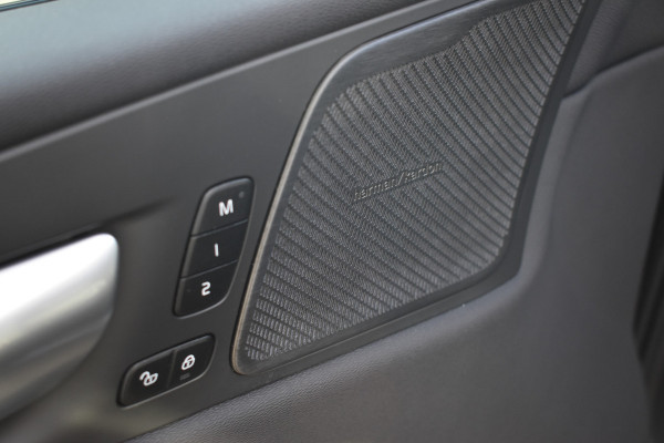 Volvo XC60 B4 Automaat Plus Dark | Keyless | Harman Kardon | Elec Stoelen | Stoel Stuurwielverwarming | 360 Camera