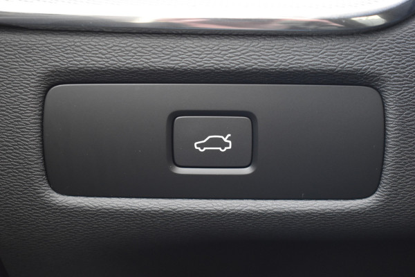 Volvo XC60 B4 Automaat Plus Dark | Keyless | Harman Kardon | Elec Stoelen | Stoel Stuurwielverwarming | 360 Camera