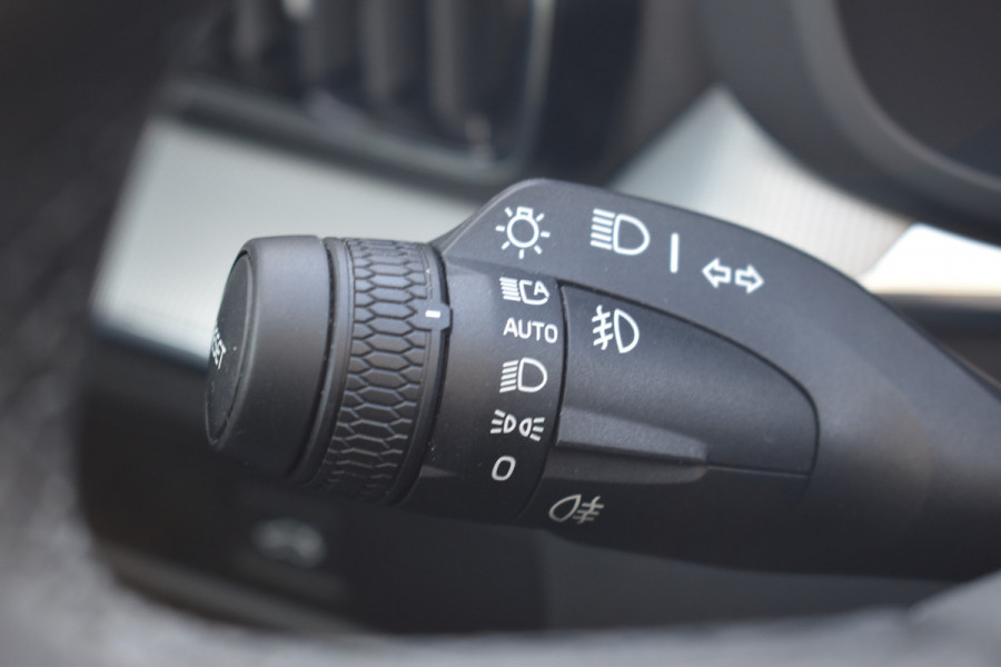 Volvo XC60 B4 Automaat Plus Dark | Keyless | Harman Kardon | Elec Stoelen | Stoel Stuurwielverwarming | 360 Camera