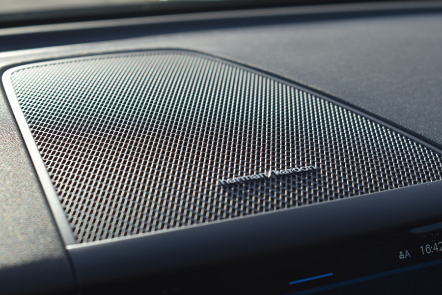 Volvo XC60 B4 Automaat Plus Dark | Keyless | Harman Kardon | Elec Stoelen | Stoel Stuurwielverwarming | 360 Camera