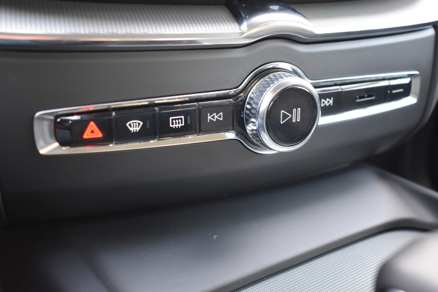 Volvo XC60 B4 Automaat Plus Dark | Keyless | Harman Kardon | Elec Stoelen | Stoel Stuurwielverwarming | 360 Camera