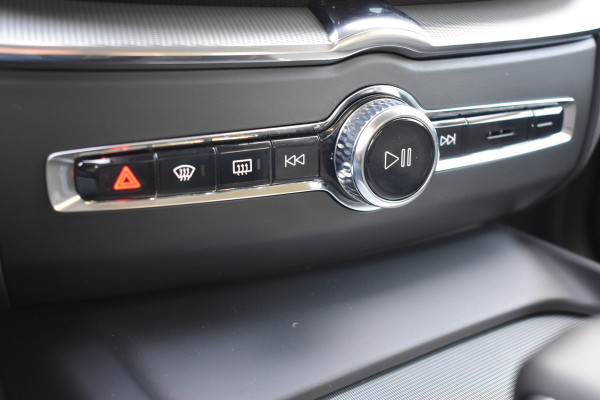 Volvo XC60 B4 Automaat Plus Dark | Keyless | Harman Kardon | Elec Stoelen | Stoel Stuurwielverwarming | 360 Camera