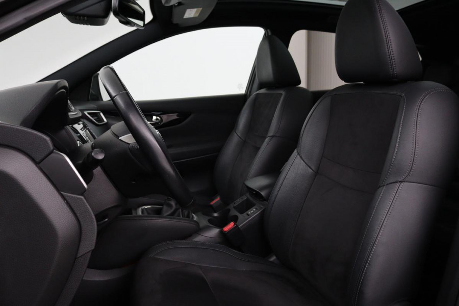 Nissan QASHQAI 1.2 N-Vision | Panoramadak | Stoelverwarming | 360 camera | Trekhaak | Leder/Alcantara | Navigatie | Keyless | Climate control