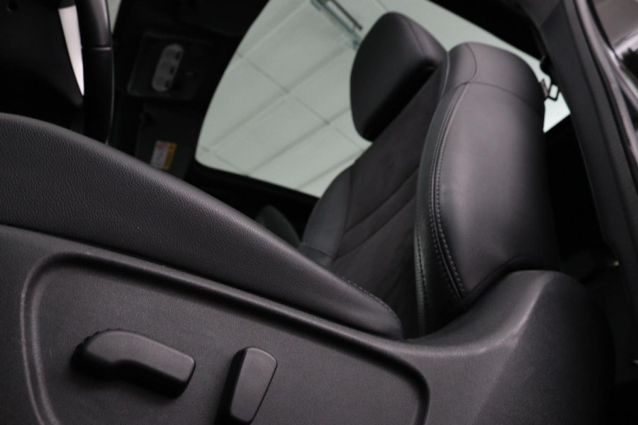 Nissan QASHQAI 1.2 N-Vision | Panoramadak | Stoelverwarming | 360 camera | Trekhaak | Leder/Alcantara | Navigatie | Keyless | Climate control