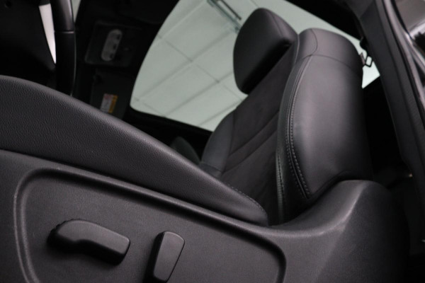 Nissan QASHQAI 1.2 N-Vision | Panoramadak | Stoelverwarming | 360 camera | Trekhaak | Leder/Alcantara | Navigatie | Keyless | Climate control