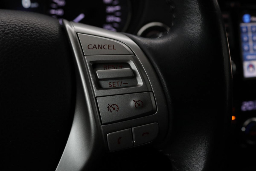 Nissan QASHQAI 1.2 N-Vision | Panoramadak | Stoelverwarming | 360 camera | Trekhaak | Leder/Alcantara | Navigatie | Keyless | Climate control