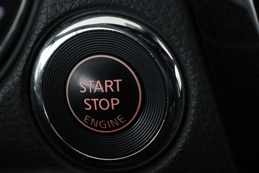 Nissan QASHQAI 1.2 N-Vision | Panoramadak | Stoelverwarming | 360 camera | Trekhaak | Leder/Alcantara | Navigatie | Keyless | Climate control