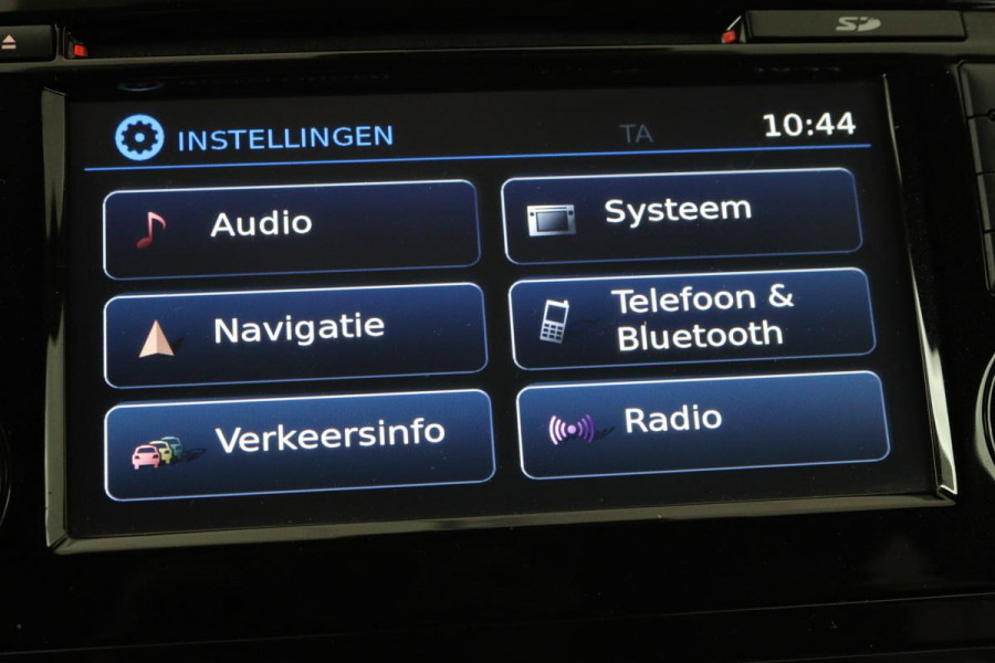 Nissan QASHQAI 1.2 N-Vision | Panoramadak | Stoelverwarming | 360 camera | Trekhaak | Leder/Alcantara | Navigatie | Keyless | Climate control