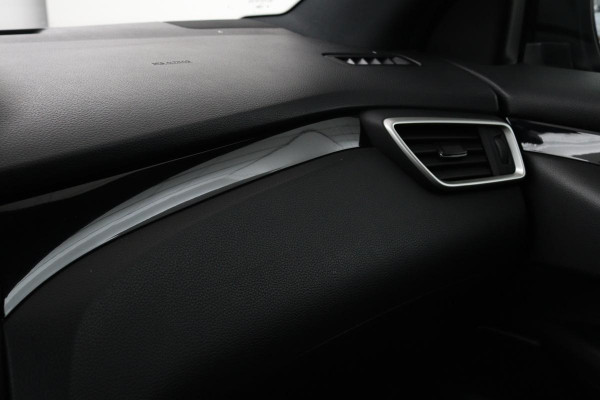 Nissan QASHQAI 1.2 N-Vision | Panoramadak | Stoelverwarming | 360 camera | Trekhaak | Leder/Alcantara | Navigatie | Keyless | Climate control