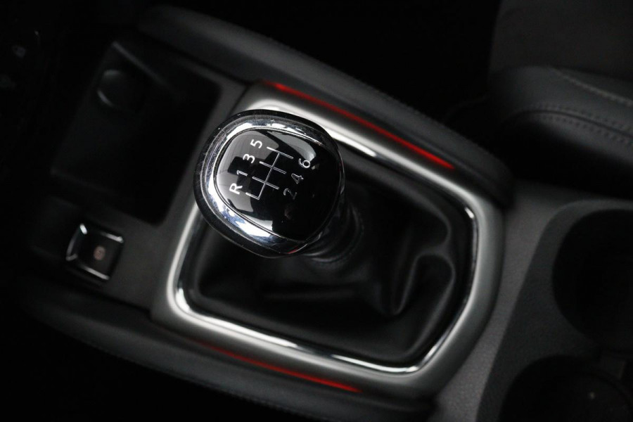 Nissan QASHQAI 1.2 N-Vision | Panoramadak | Stoelverwarming | 360 camera | Trekhaak | Leder/Alcantara | Navigatie | Keyless | Climate control