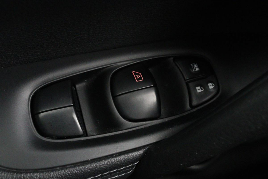 Nissan QASHQAI 1.2 N-Vision | Panoramadak | Stoelverwarming | 360 camera | Trekhaak | Leder/Alcantara | Navigatie | Keyless | Climate control