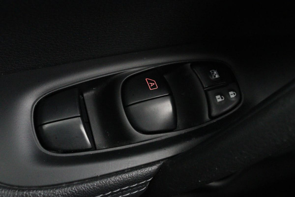 Nissan QASHQAI 1.2 N-Vision | Panoramadak | Stoelverwarming | 360 camera | Trekhaak | Leder/Alcantara | Navigatie | Keyless | Climate control