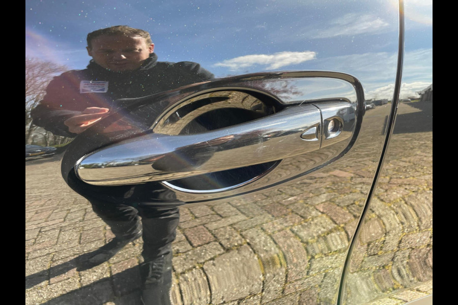 Renault Kadjar TCe 140 Intens Trekhaak wegkl. / p-sens & camera / Navi / Full LED / LM velgen
