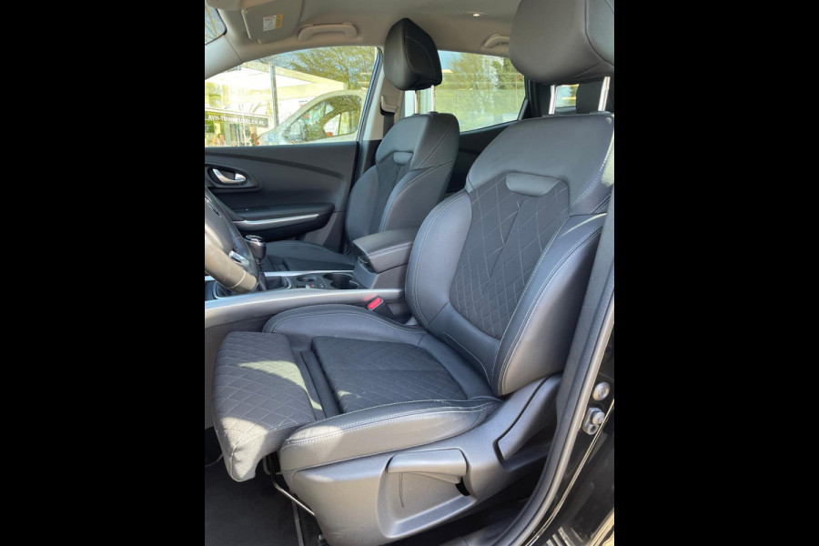 Renault Kadjar TCe 140 Intens Trekhaak wegkl. / p-sens & camera / Navi / Full LED / LM velgen