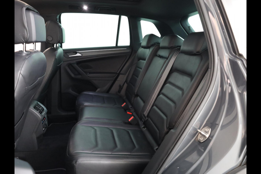 Volkswagen Tiguan 1.5 TSI R-Line Business+ 150pk |Panoramadak | Elekt. trekhaak | Leer| Camera| Adaptieve cruise control |