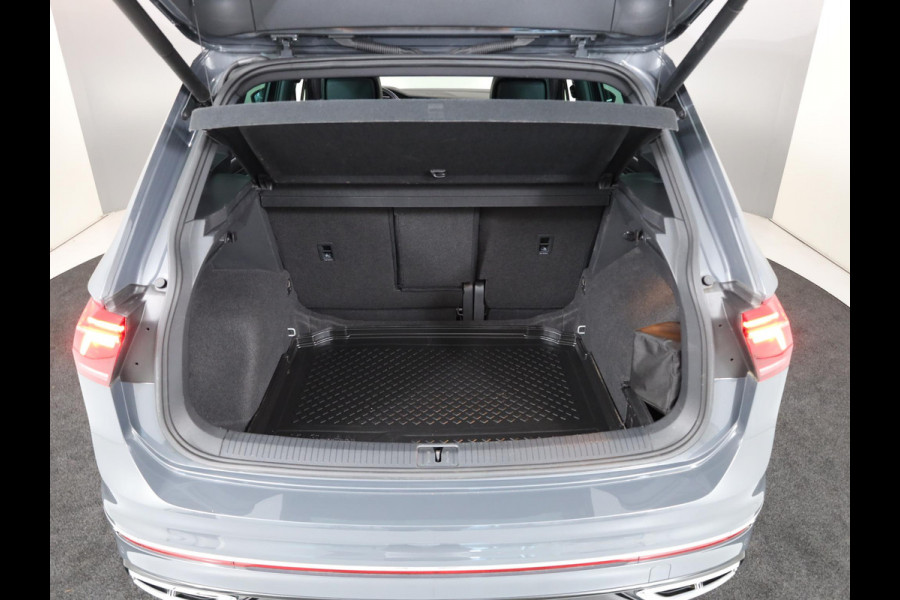 Volkswagen Tiguan 1.5 TSI R-Line Business+ 150pk |Panoramadak | Elekt. trekhaak | Leer| Camera| Adaptieve cruise control |
