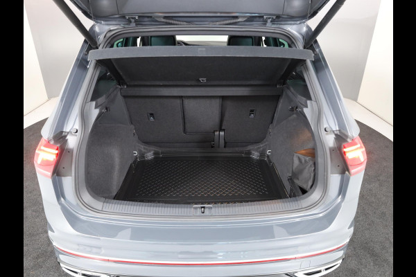 Volkswagen Tiguan 1.5 TSI R-Line Business+ 150pk |Panoramadak | Elekt. trekhaak | Leer| Camera| Adaptieve cruise control |