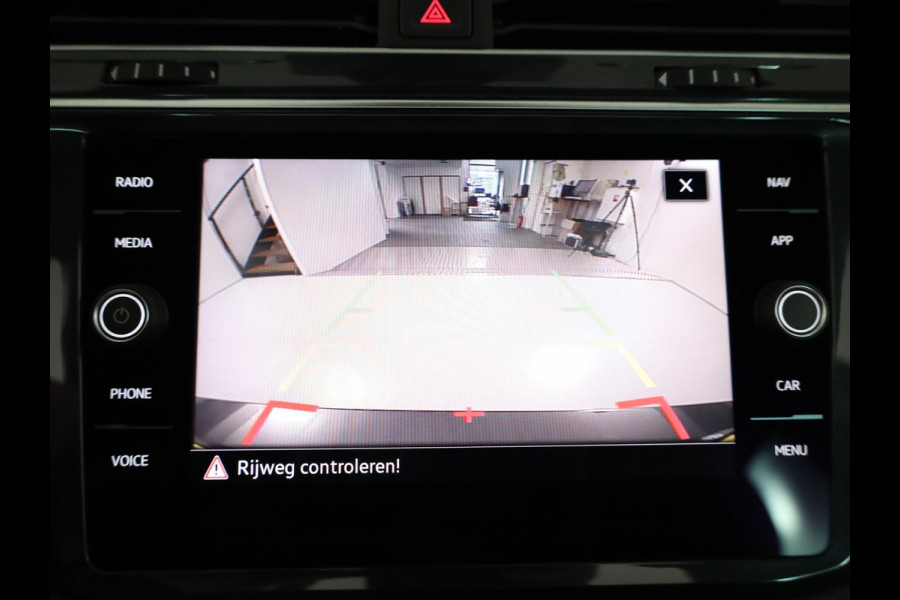 Volkswagen Tiguan 1.5 TSI R-Line Business+ 150pk |Panoramadak | Elekt. trekhaak | Leer| Camera| Adaptieve cruise control |