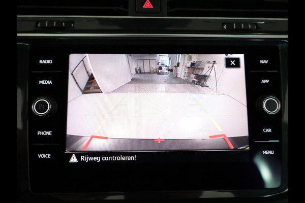 Volkswagen Tiguan 1.5 TSI R-Line Business+ 150pk |Panoramadak | Elekt. trekhaak | Leer| Camera| Adaptieve cruise control |