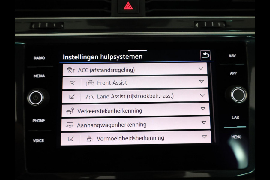 Volkswagen Tiguan 1.5 TSI R-Line Business+ 150pk |Panoramadak | Elekt. trekhaak | Leer| Camera| Adaptieve cruise control |