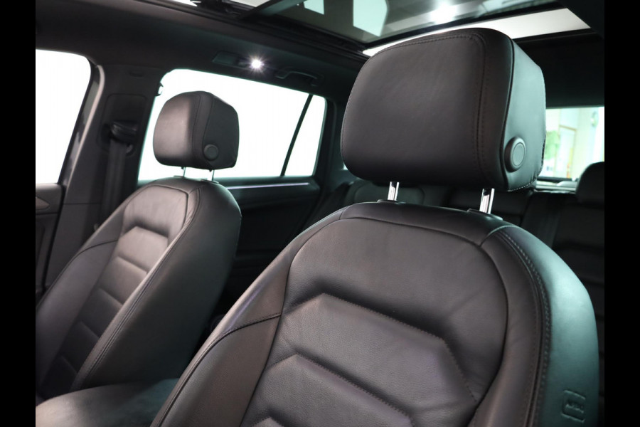 Volkswagen Tiguan 1.5 TSI R-Line Business+ 150pk |Panoramadak | Elekt. trekhaak | Leer| Camera| Adaptieve cruise control |
